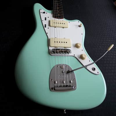 Early 1964 Pre-CBS Fender Jazzmaster — Surf Green, Clay Dots — Gruhn-Appraised image 4