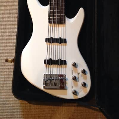 DeArmond by Guild Pilot Pro V 5-string Bass 2007 Polar White image 1