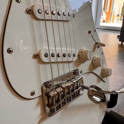 Fender Stratocaster Player (Pau Ferro Fingerboard) 2020 - Polar White image 3