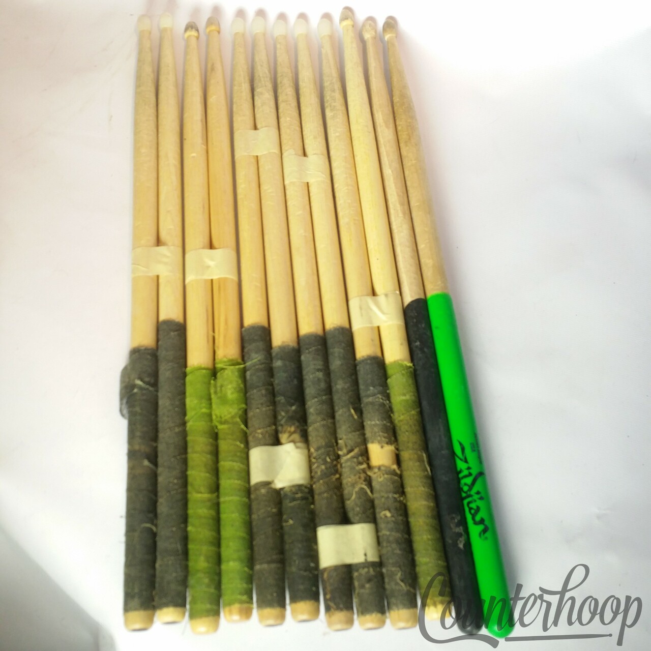 Zildjian 6 Pairs Drum Sticks Lot Wood/Nylon-Tip+Grips — main photograph