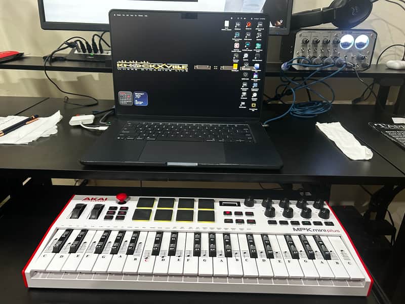 Akai MPK Mini Plus 37-Key MIDI Controller 2022 - Present - Black image 1