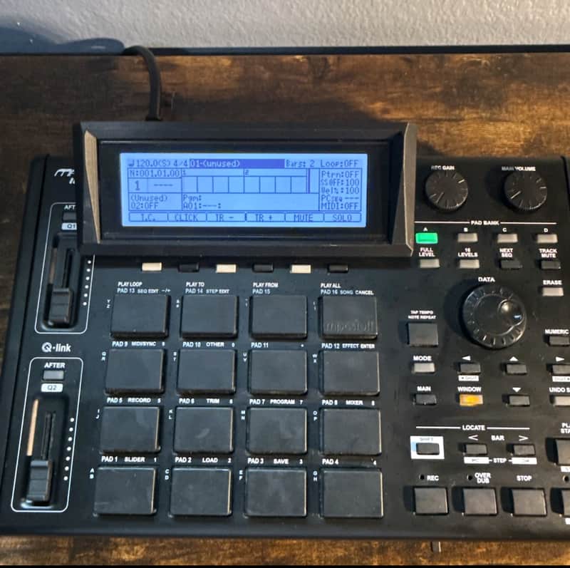 Akai MPC1000 Music Production Center 2004 - 2013 - Black image 1