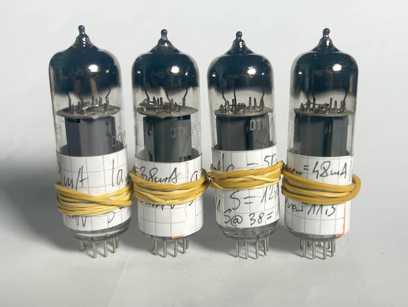Immagine Matched Quad NOS (4 pcs) 6P14P EV / EW el84 100% Reflector Saratov, "O" getter - 1