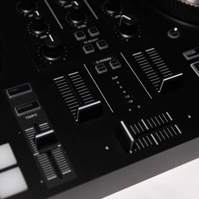 Native Instruments Traktor Kontrol S2 MK3 2018 - Black image 9