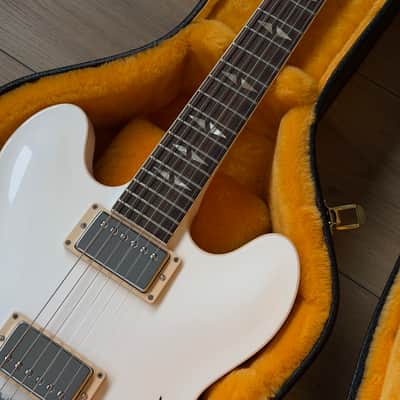 SIGNED ✍️Gibson Custom Shop White Limo Dave Grohl DG-335 Alpine White SIGNED✍️ BY DAVE GROHL 50 PIECES WORLDWIDE RARE Foo Fighters (VIDEO) image 7