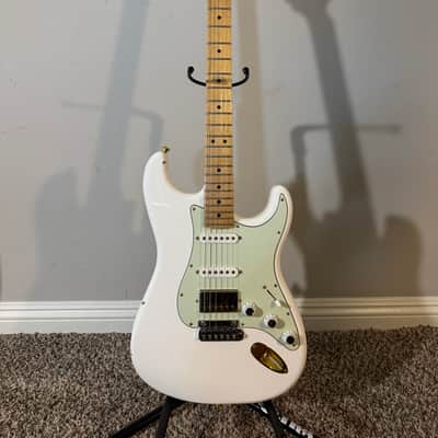 Fender Player Stratocaster with Maple Fretboard 2018 - 2024 - Polar White (UPGRADED) image 1