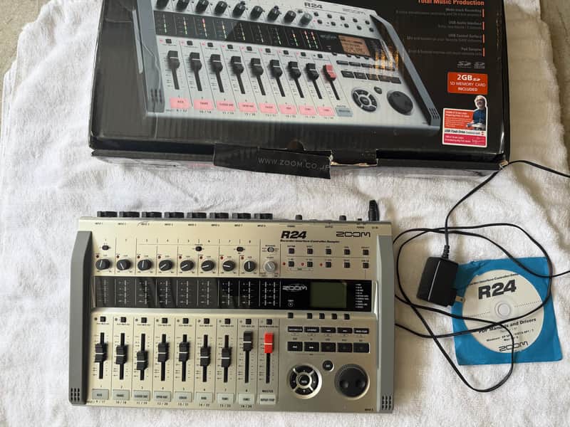 Zoom R24 USB Audio Interface / Digital Multitrack Recorder