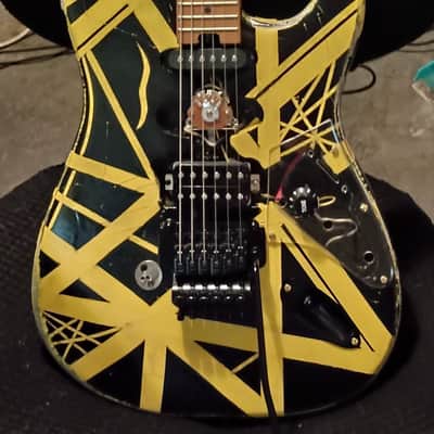 custom guitars frankenbee 2026 - relic black and yellow image 1
