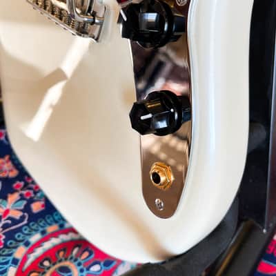 Squier Paranormal Cyclone, Pearl White Upgraded 18:1 Kluson Tuners, Pure Tone Jack & gig bag image 4