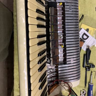 Settimio Soprani Dick Contino Model L277 50s or 60s - Ivory Accordion image 11