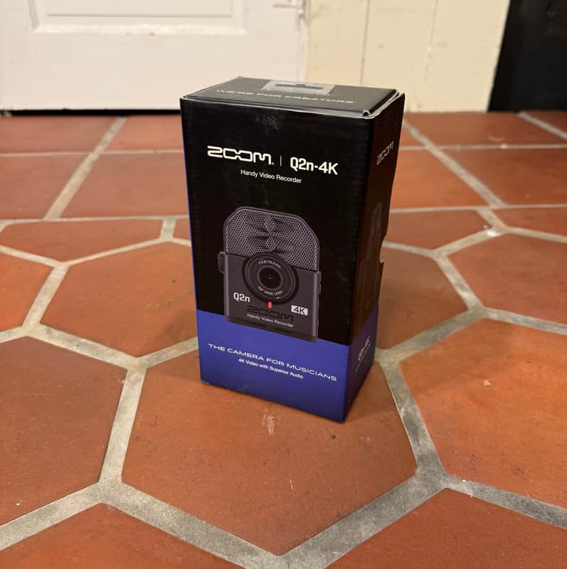 Zoom Q2n-4K Ultra High Definition Handy Video Recorder with XY Mic 2019 - Present - Black image 1