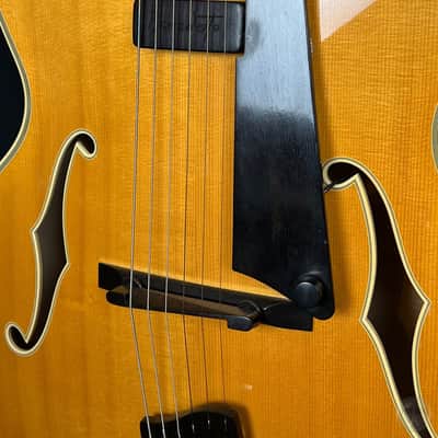 Benedetto Manhattan from 2000 in natural finish with case. "Guild Custom Shop Nashville production" image 6