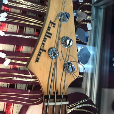 Fullerton 4 Stings Electric Bass Guitar - Black And White image 4