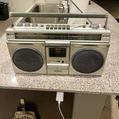 Sanyo M9935K 1982 Vintage Boombox Works well. image 1
