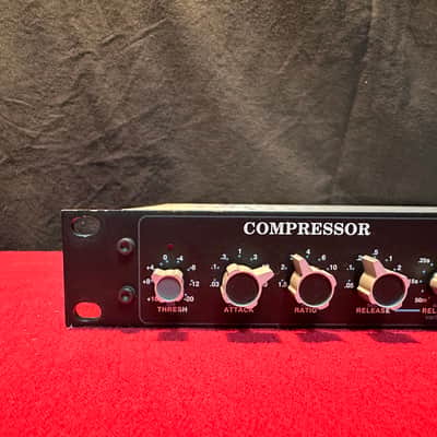 API 2500 Stereo Bus Compressor 2000 - 2019 - Black image 3