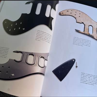 RED SPECIAL Book / Libro BRIAN MAY'S RED SPECIAL. LA HISTORIA DE LA GUITARRA CASERA QUE SACUDIÓ A Q image 7