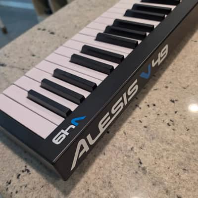 Alesis V49 49-Key USB MIDI Controller with Beat Pads 2017 - 2022 - Black image 4