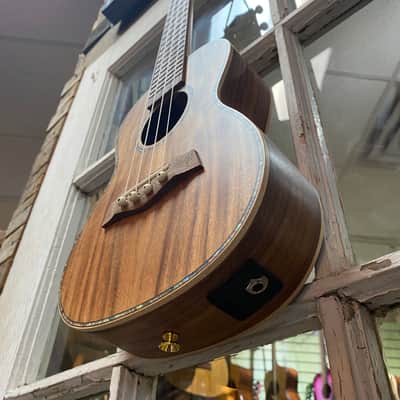 Honolua Kohala Deluxe Concert Acoustic Electric Ukulele, Acacia image 4