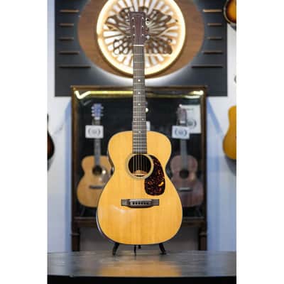 1962 Martin 0-18 natural image 2