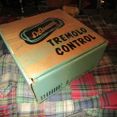 Dearmond 60B Tremelo effect pedal 1960 RARE near Mint in box image 10