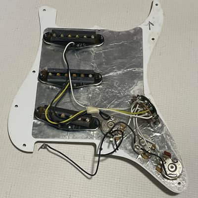2006 MIM Fender Mexico Stratocaster Lefty White Loaded SSS Pickguard 11 Screw 3 Ply image 10