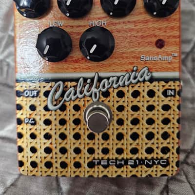 AMT Electronics California Sound Distortion Combo Emulator Guitar