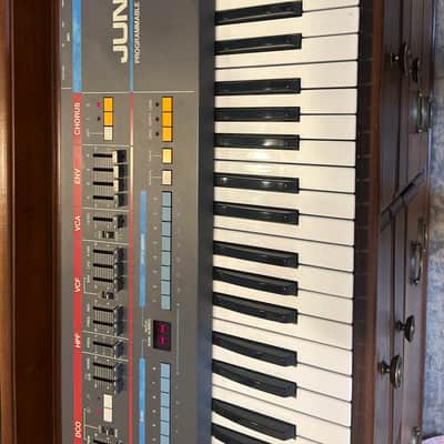 Roland Juno-106 61-Key Programmable Polyphonic Synthesizer *ORIGINAL VOICE CHIPS* image 3