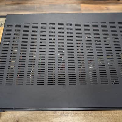 Used Carver 5 Channel Powered Amplifier AV-405 image 3