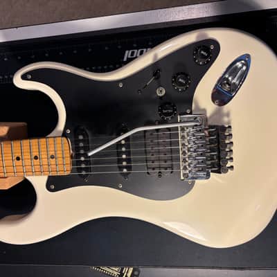Kramer Pacer Deluxe with Maple Fretboard 1983 - 1987 - White image 3