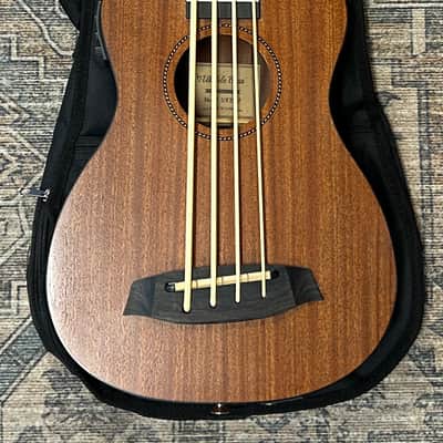 U-Bass Bass Acoustic / Electric Ukulele image 13