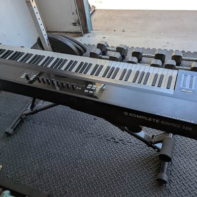 Native Instruments Komplete Kontrol 2014 - Black image 2