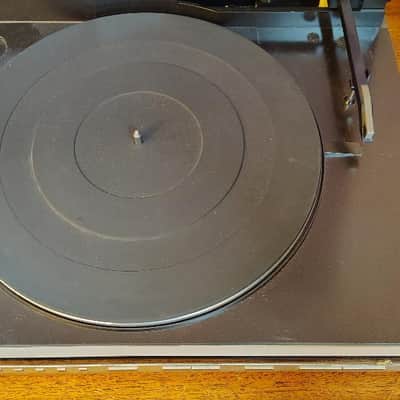 Mitsubishi LT5 linear tracking turntable in excellent condition serviced - 1970's image 1