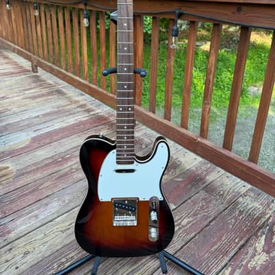 Squier Classic Vibe Baritone Custom Telecaster 2022 - Present - 3-Color Sunburst