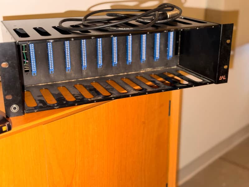BAE 11-Space 500 Series Rack with PSU
