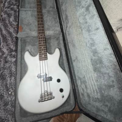 Vantage VS600B Witch Bass 1981 - Silver ( re-painted ) image 9