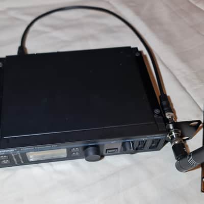 Shure P9T PSM900 Monitor System 790-830mhz w/ TWO R22 Bodypack Receiver image 3