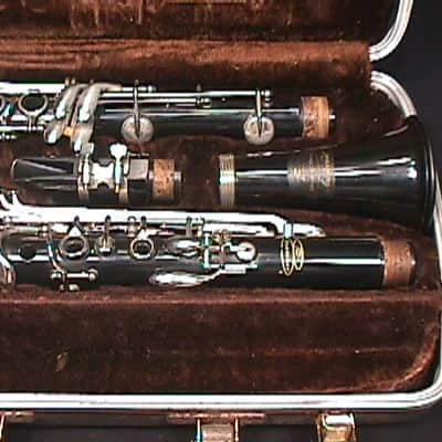 Buescher Aristocrat Bb Clarinet in it's Original Case & Ready to Play   Real Nice!!!   3 C image 3