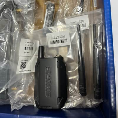 BRAND NEW Shure GLXD14R/MX53 GLX-D Advanced Digital Wireless Presenter Rack System w/ MX153 Headworn Earset Microphone GLXD1 Bodypack Transmitter & GLXD4R Rackmountable Receiver w/ Ears SB902A Rechargeable Lithium-ion Battery Padded zipper accessory case image 8