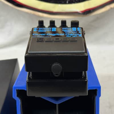 Boss SDE-3 sde3 Dual Digital Delay Pedal with Box image 3