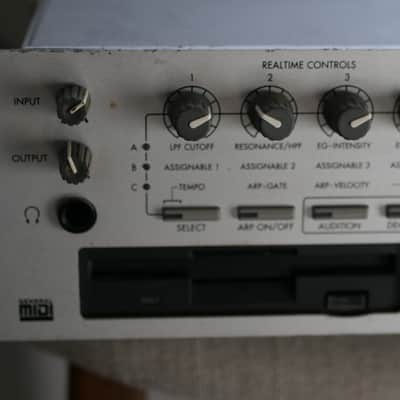Korg Triton Rack Rackmount 60-Voice Polyphonic Workstation 2000 - 2005 - Silver image 2