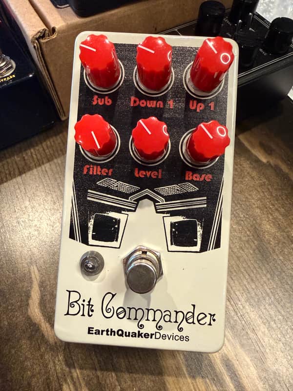 EarthQuaker Devices Bit Commander Analog Octave Synth