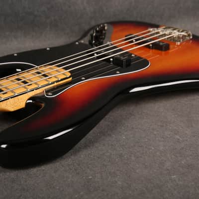 Squier Classic Vibe 70s Jazz Bass - 3 Tone Sunburst - 2nd Hand (166177) image 14