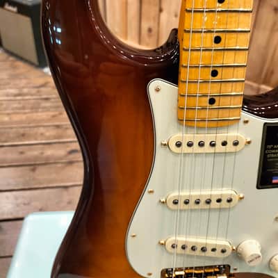 Fender 75TH ANNIVERSARY COMMEMORATIVE STRATOCASTER Maple Fingerboard, 2-Color Bourbon Burst image 14