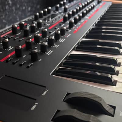 Dave Smith Instruments Pro 2 Synthesizer