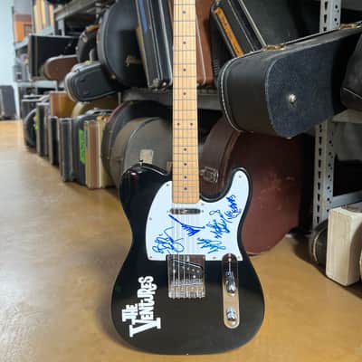 “THE VENTURES” Signed Electric Guitar w/ Proof Photos & G&G Hard Case image 2