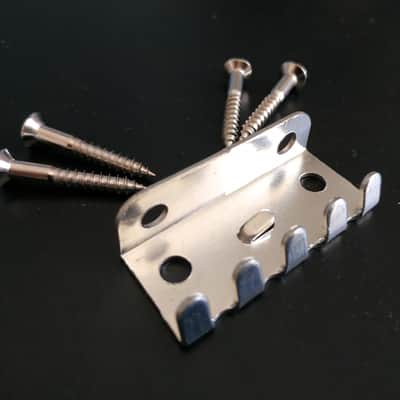 1 Stratocaster style Tremolo springs claw + 4 screws image 1