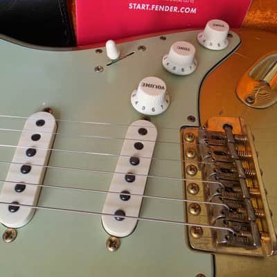 Fender Fender 1962 Stratocaster Relic Limited Edition 2022 2022 - Aged Atzec Gold image 5