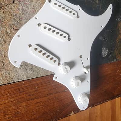 Squier loaded strat pickguard assembly SSS 2000s - white image 1