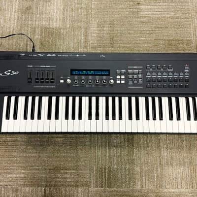 Yamaha S30 61-Key Digital Synthesizer w/ Yamaha Adapter, Good Condition