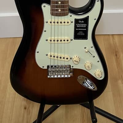 Fender Vintera '60s Stratocaster with Pau Ferro Fretboard 2020 - 2023 - 3-Color Sunburst image 6